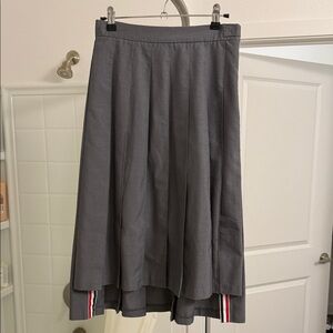Source Unknown Gray Pleated Midi Skirt with Stripe Hem